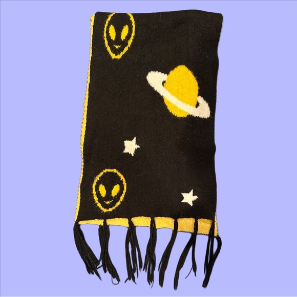 [ 2 FOR $25 ] 👽 URBAN OUTFITTERS ALIENS & SPACE SCARF - Picture 2 of 5